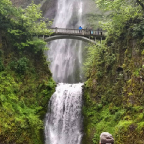 Multnomah Falls from the base